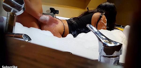  Good fucking with big ass in the jacuzzi from latina